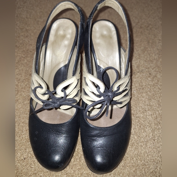 6.5 Fluevog Black Beige Sally Skull Bellevue Heels - Picture 3 of 7